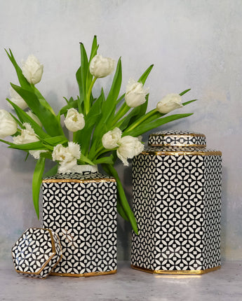 Black & White Circle with Diamond Pattern Container